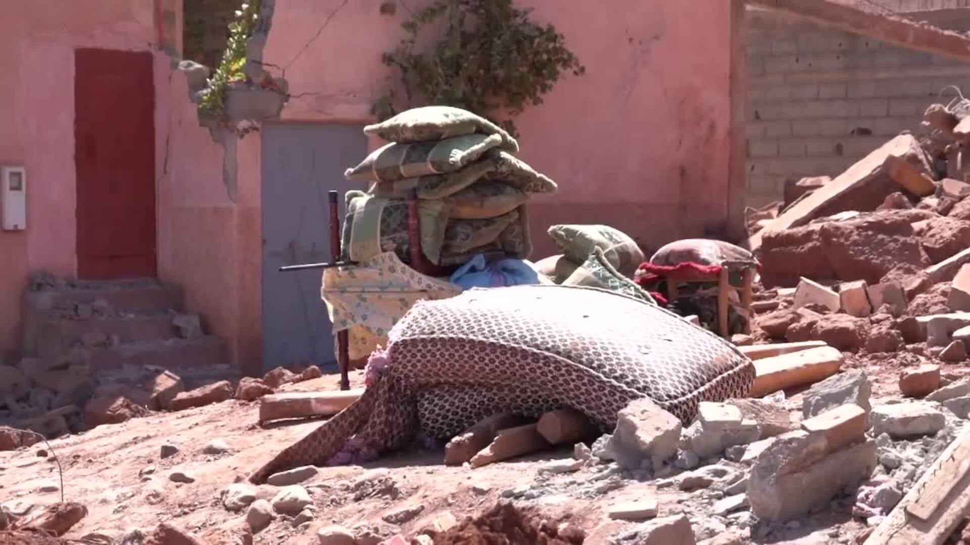 Ascienden a 1.037 los muertos por un terremoto de magnitud 7 en Marruecos