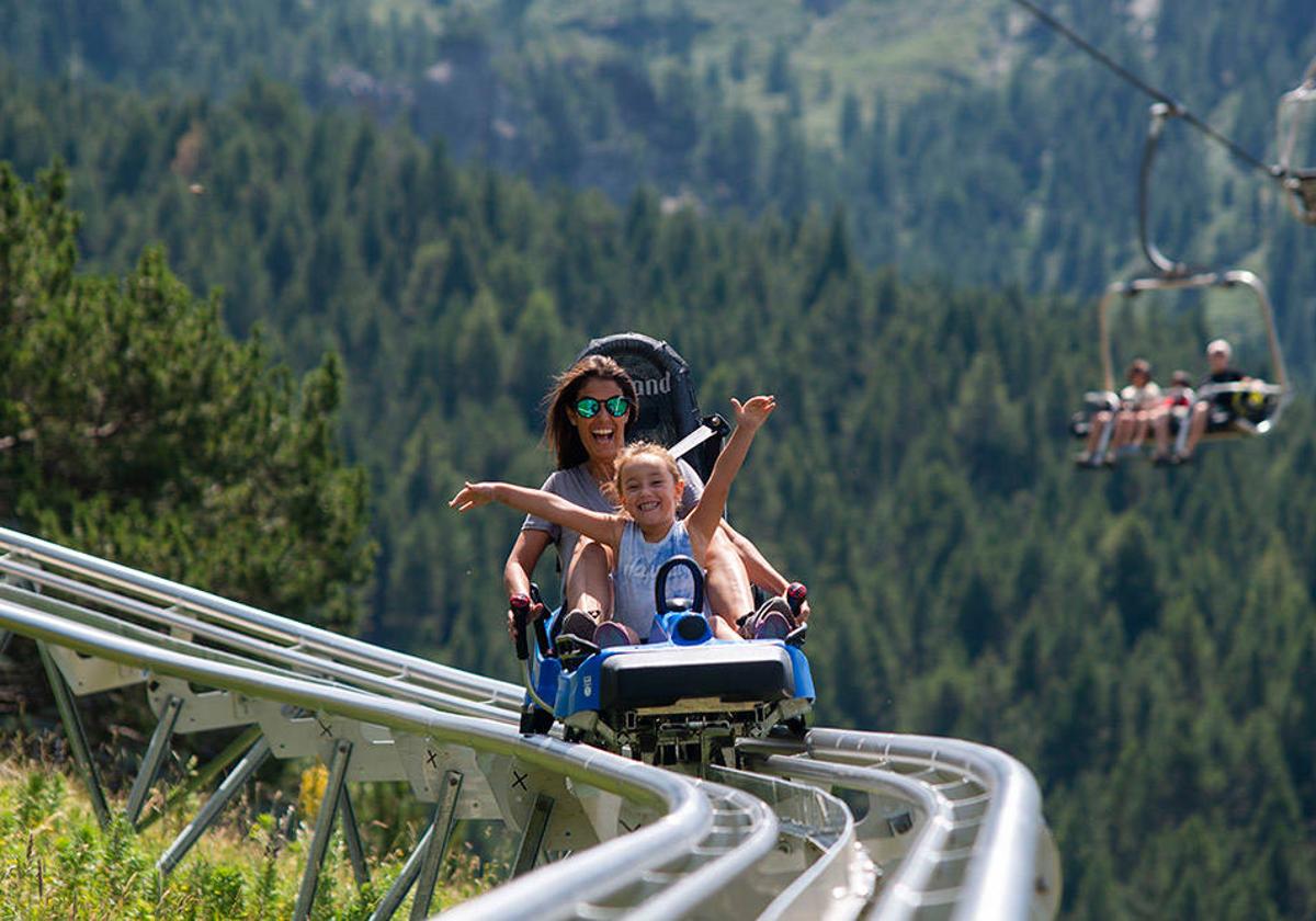 El tobogán 'Magic Gliss' de la estación de esquí Grandvalira, Andorra.