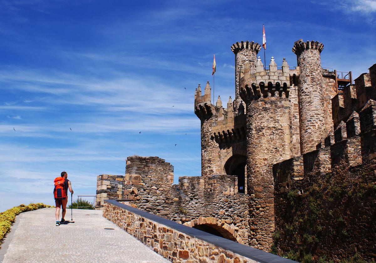 Santonja subraya que la tradición de acogida del Camino de Santiago representa «valores irrenunciables y básicos en la historia de Europa»