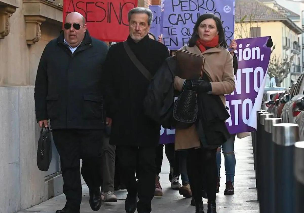 Pedro Muñoz a la entrada de la Audiencia Provincial de León.