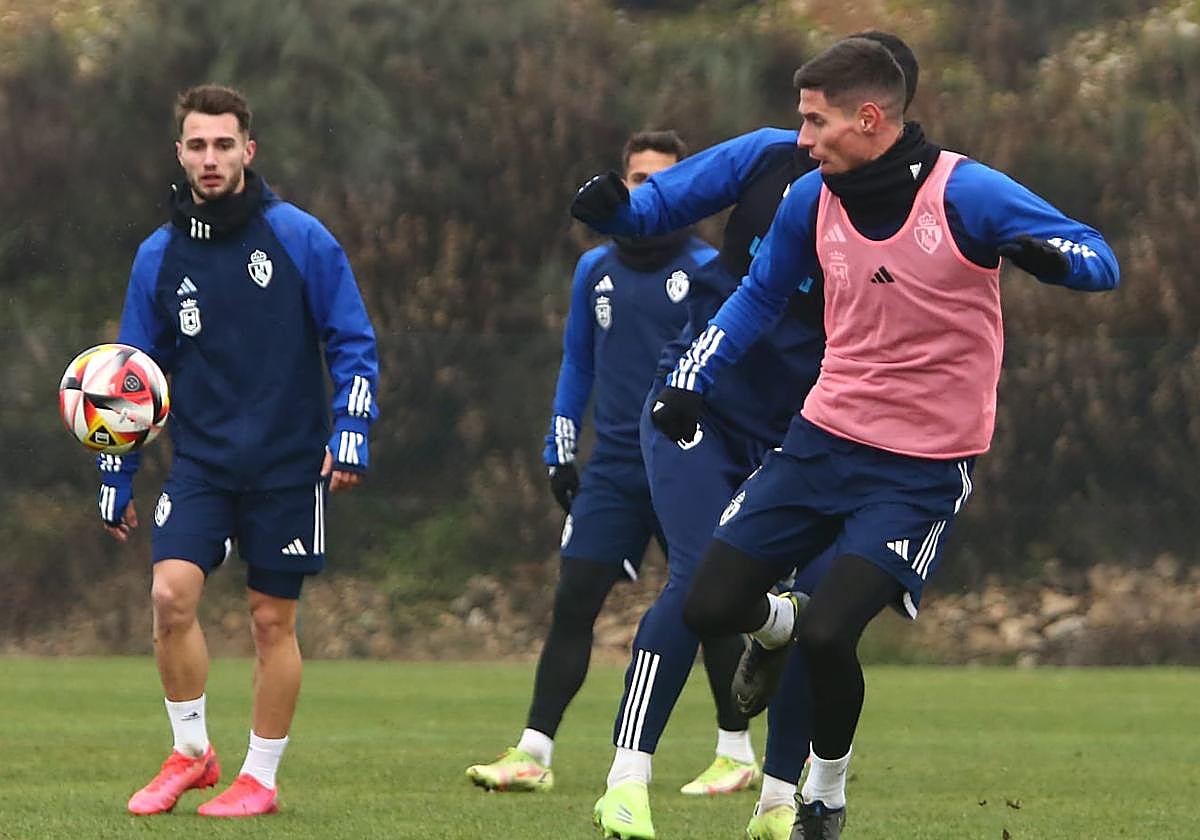 Brais Abelenda, en un entrenamiento con la Deportiva.