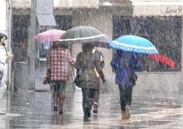 Imagen de archivo de lluvias en la capital leonesa.