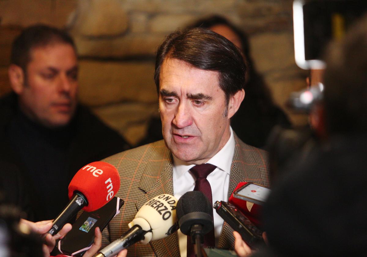 Quiñones urge una reunión con Teresa Ribera para tratar la gestión del lobo