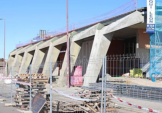 Obras en la parte posterior del Palacio de los Deportes de León, en la zona de palco y antepalco.
