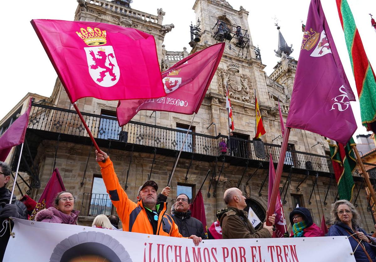 Concentración en Astorga por la reapertura de la Ruta de la Plata.