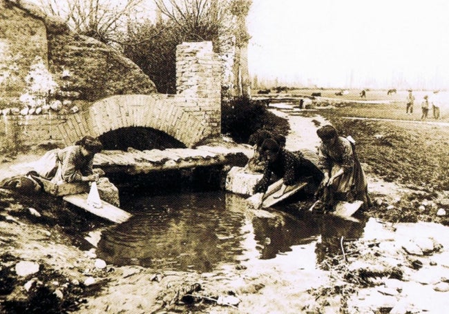 Lavanderas en la plaza del Espolón.