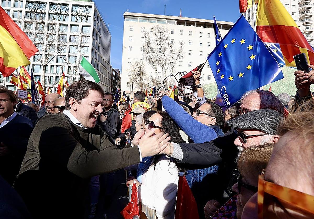Alfonso Fernández Mañueco asiste a la manifestación de Madrid.