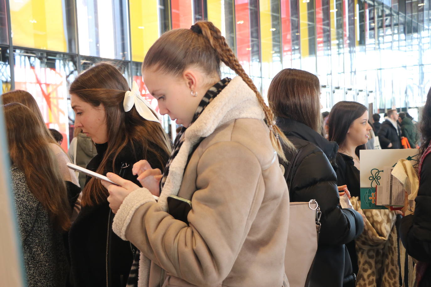 Alumnos de bachillerato acuden a la feria Unitour en el Palacio de Exposiciones de León