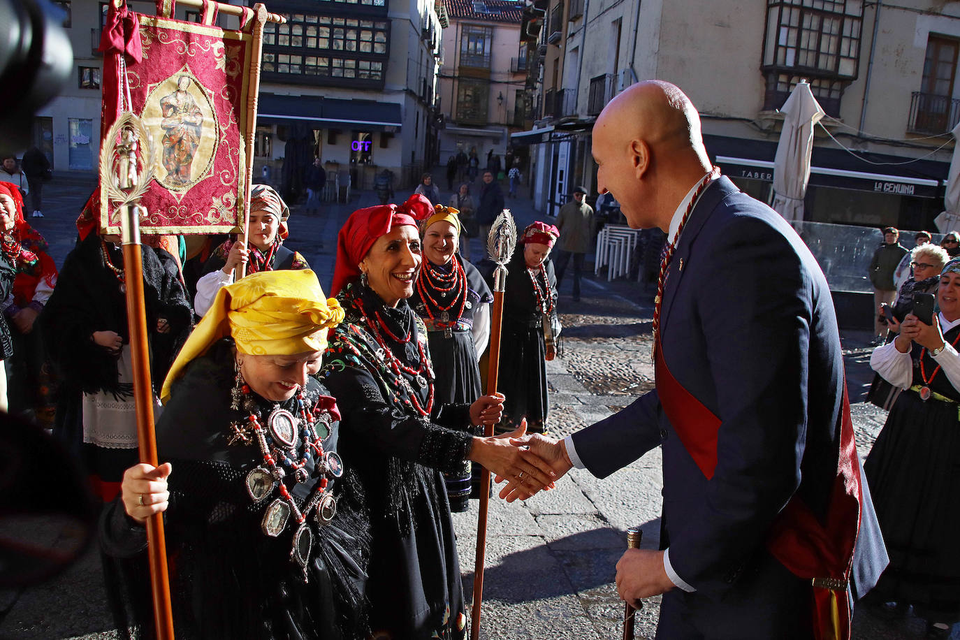 El alcalde recibe a las Águedas 2024.