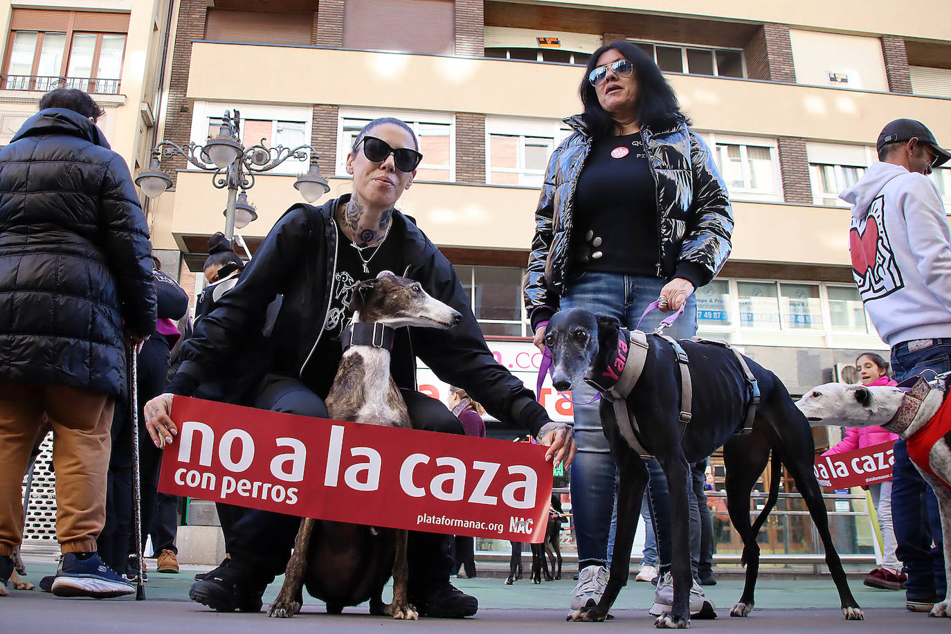 Manifestación contra la caza con perros en León