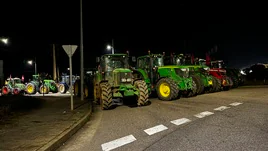 Tractores ocupan las principales vías de acceso al polígono industrial