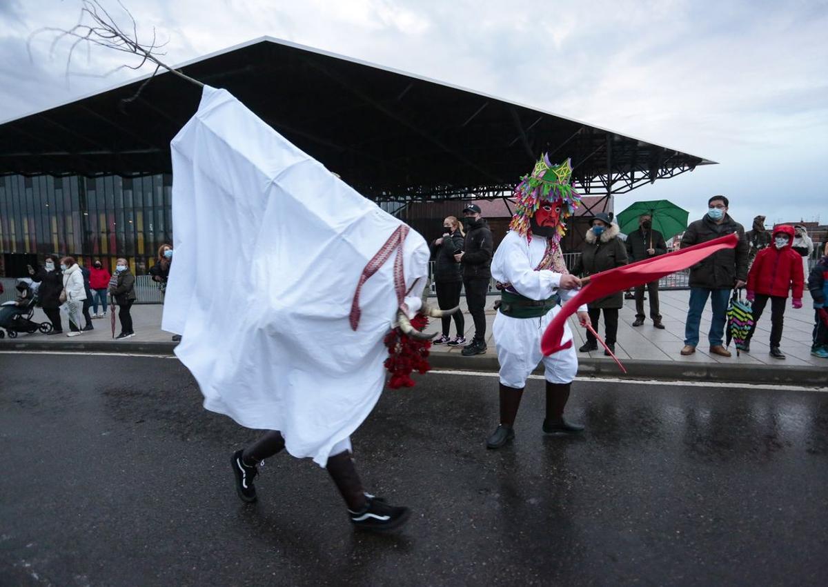 Imagen secundaria 1 - Diferentes carnavales de la provincia de León.