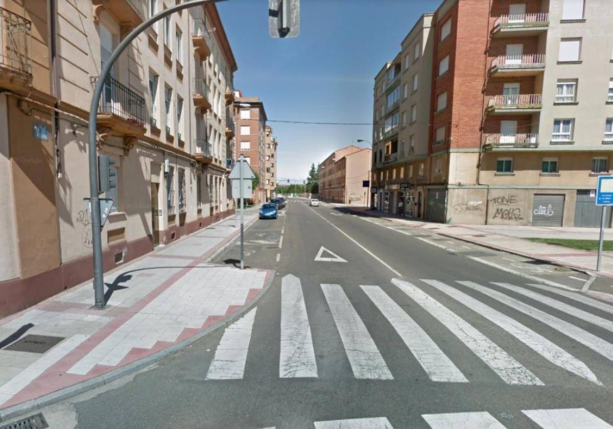 Vecinos de La Serna alertan de «olor a gasoil» en sus viviendas