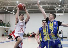 Una imagen del enfrentamiento entre Cultural de Baloncesto y Gijón Basket.