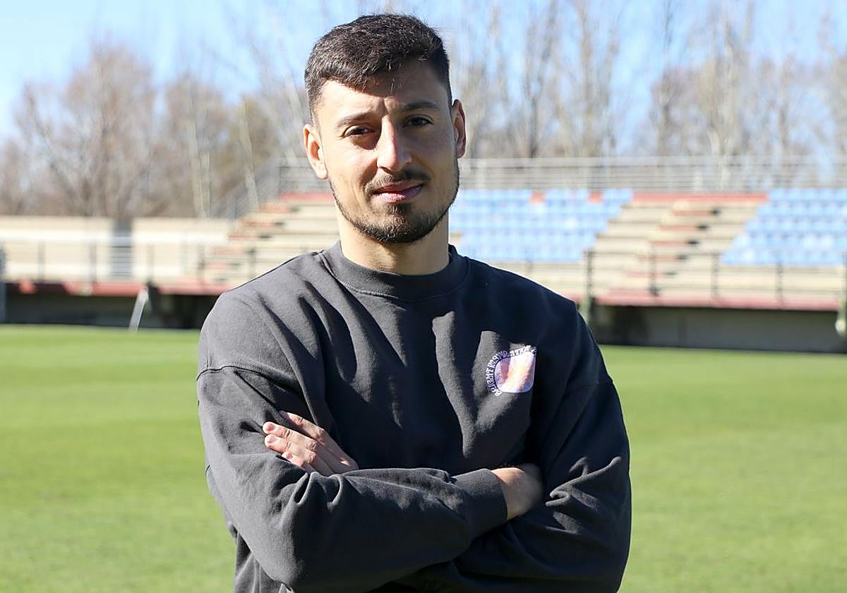 Kevin Presa posa en la entrevista con leonoticias.