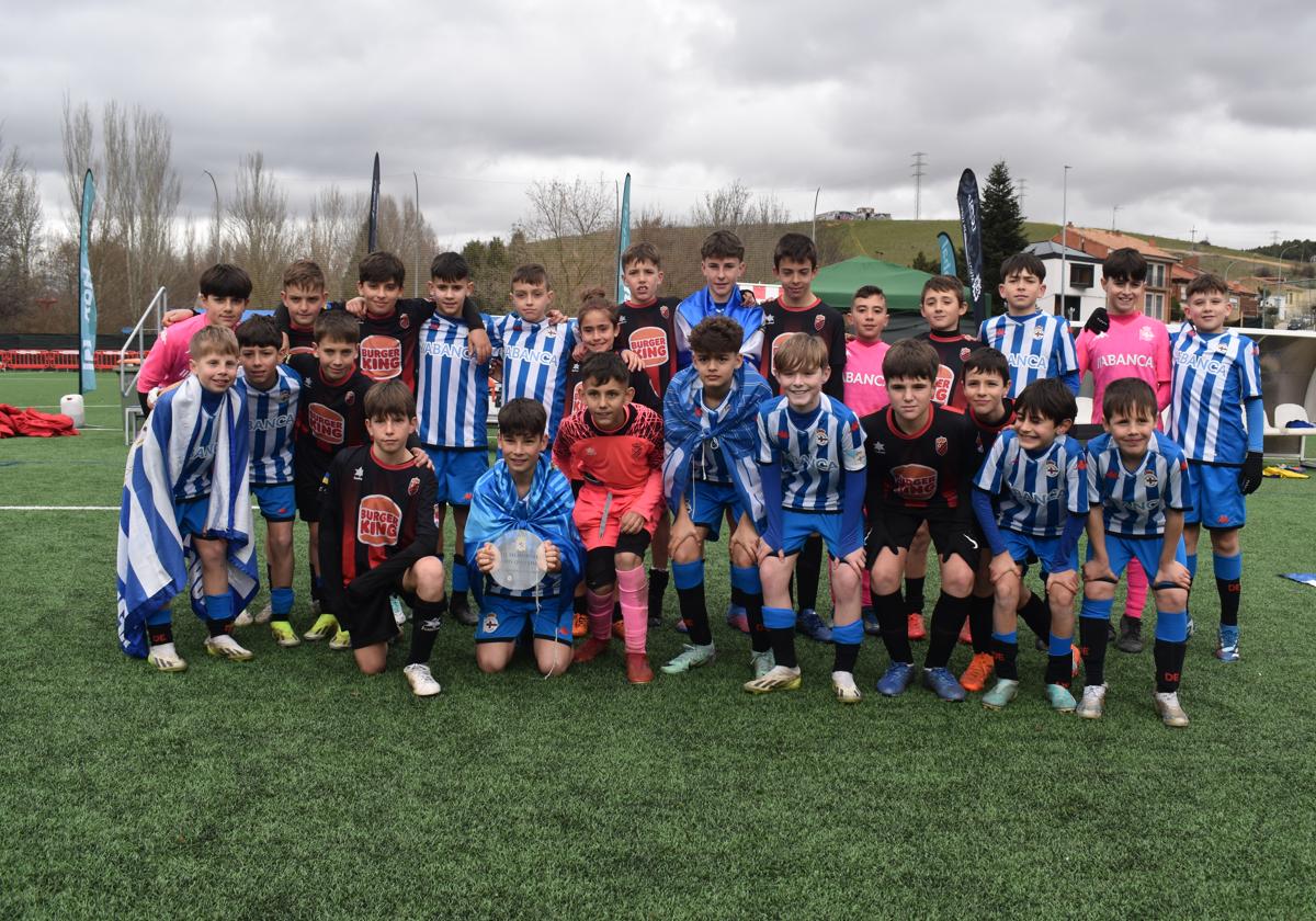 Los jugadores del RC Deportivo, campeones del III Memorial Luis Quijada.