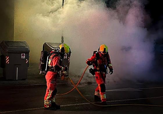 Imagen de los Bomberos de León en su intervención.