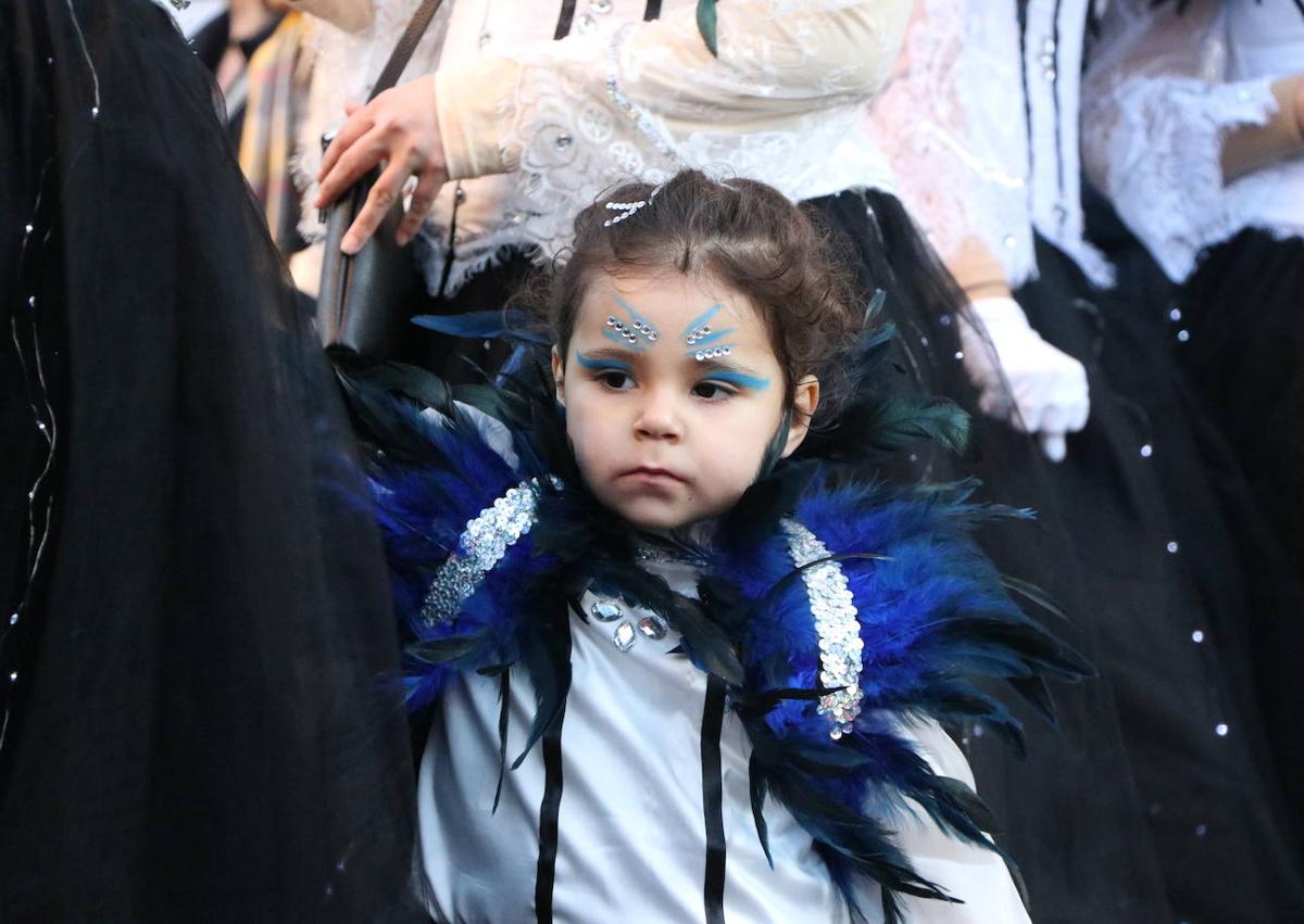 Imagen secundaria 1 - Los más pequeños en el desfile de La Bañeza