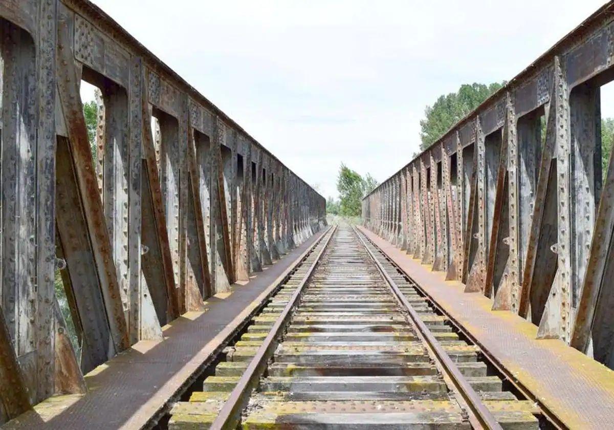 La Plataforma del Corredor Oeste advierte que el puerto ferroviario del Manzanal «tapona mercancías»