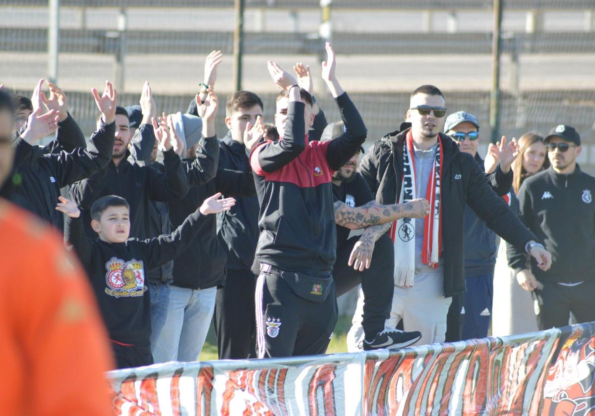 Público en el entrenamiento a puerta abierta.