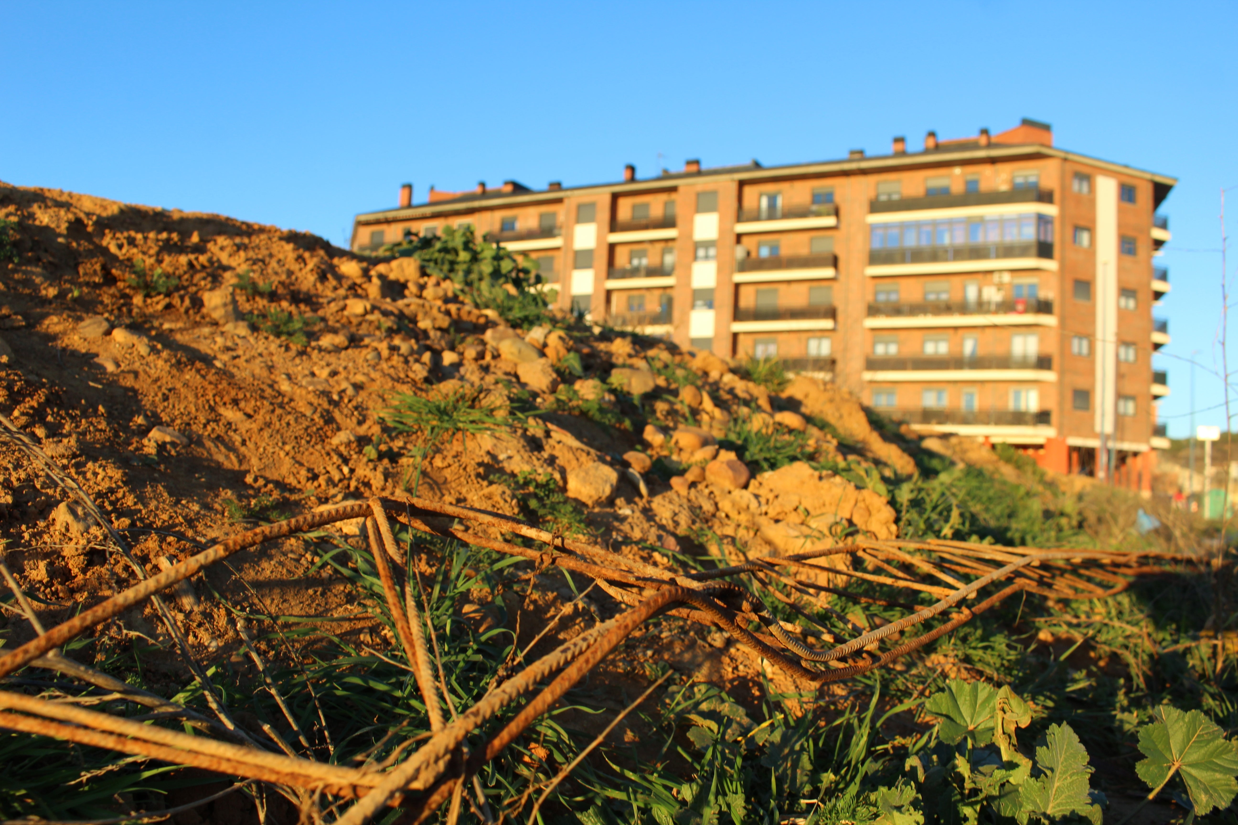 Imágenes de los aledaños del Pabellón de Puente Castro