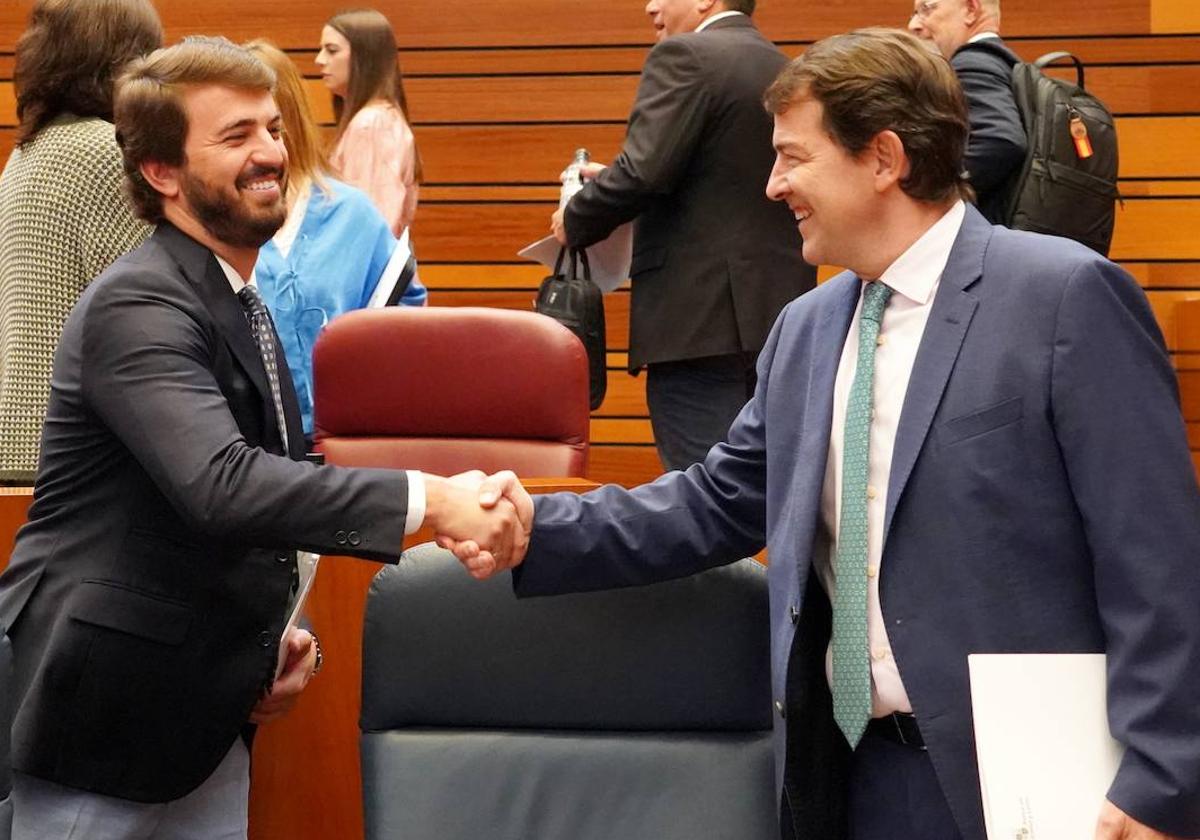 El presidente de la Junta Alfonso Fernández Mañueco junto al vicepresidente de la Junta Juan García Gallardo.