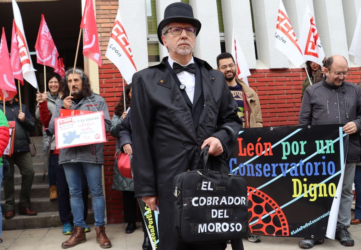 &#039;El cobrador del moroso&#039;, con la educación pública de León