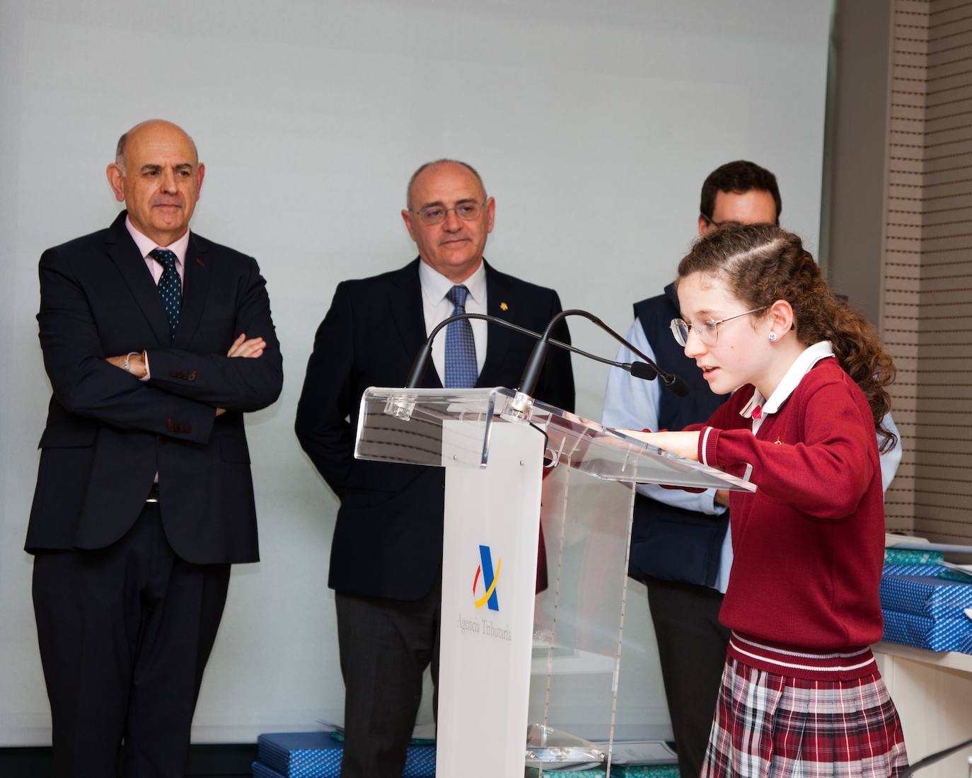 La leonesa Paula Albizu Fernández, premio del concurso nacional de Educación Cívico-Tributaria 2022-2023