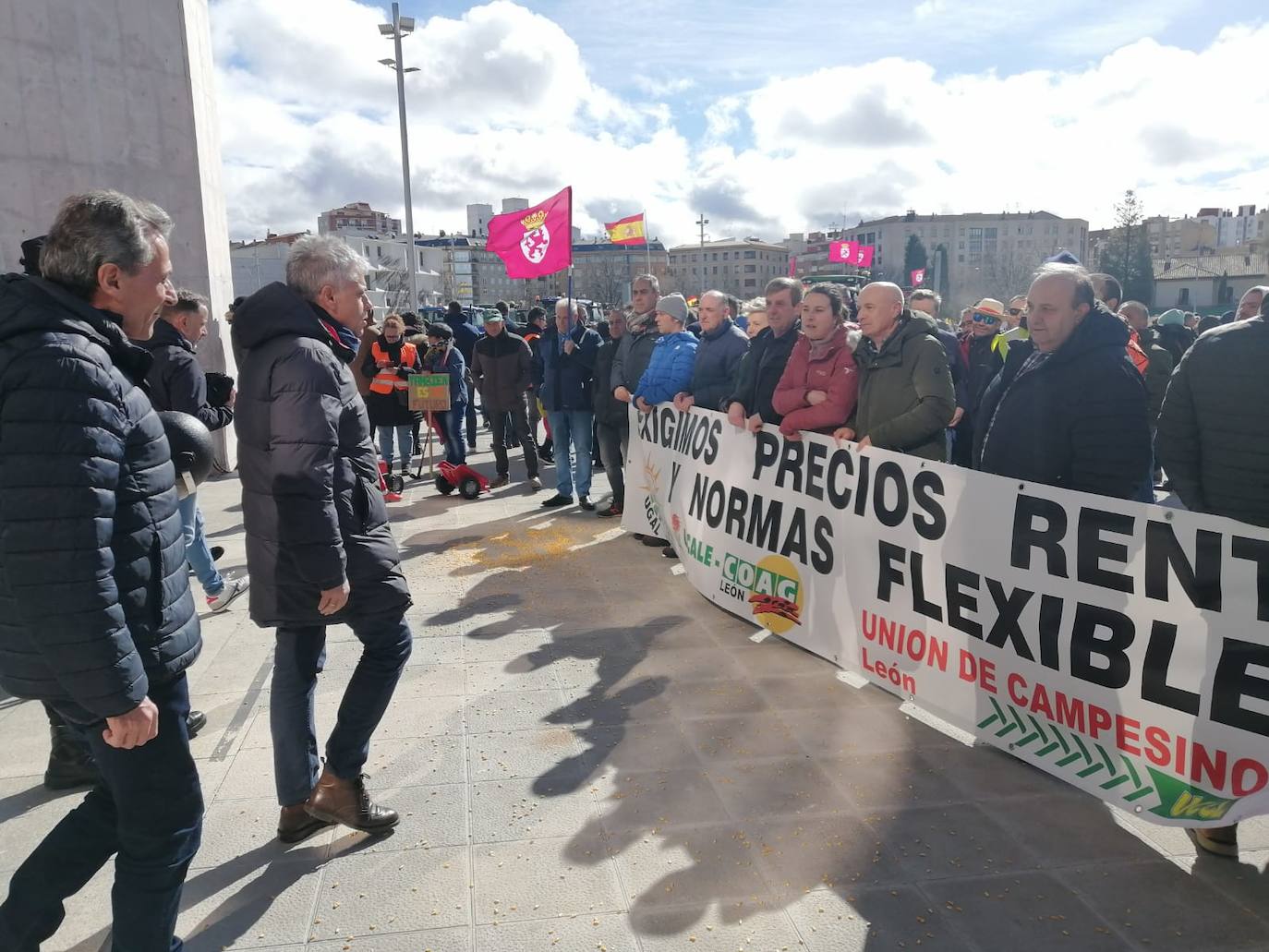 Revive la tractorada de las Opas desde dentro