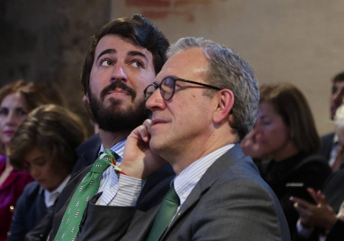 El vicepresidente de la Junta de Castilla y León, Juan García-Gallardo junto al consejero de Empleo Mariano Veganzones