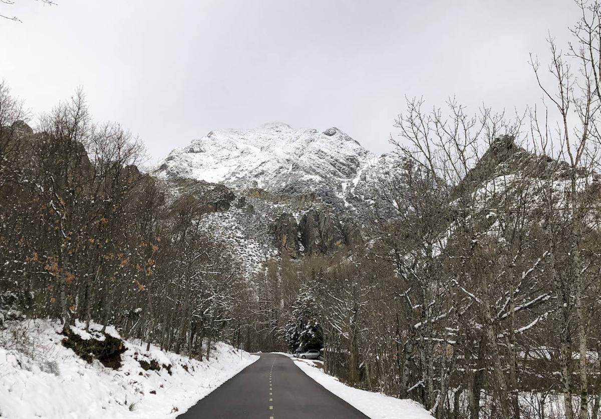 Nieve en la localidad berciana de La Cernada.