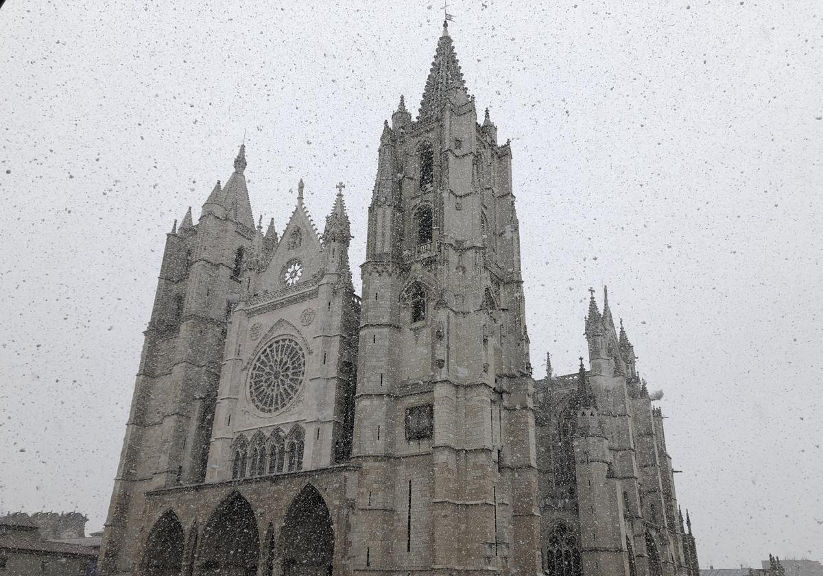 Imagen de la Catedral nevando el lunes de esta semana.