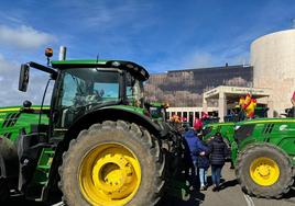 Tractores en la explanada de la delegación de la Junta de Castilla y León en la última manifestación.