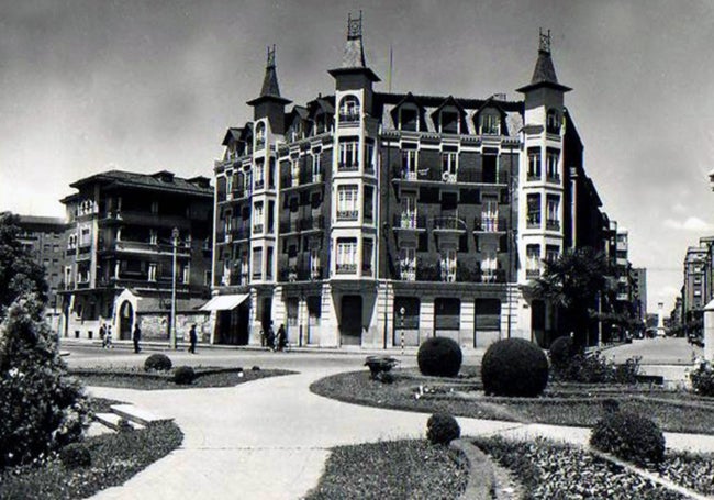 Casa Cóndor. Glorieta de Guzmán el Bueno.