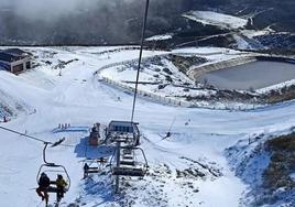 Las estaciones invernales de León ofrecen 12 kilómetros esquiables este fin de semana
