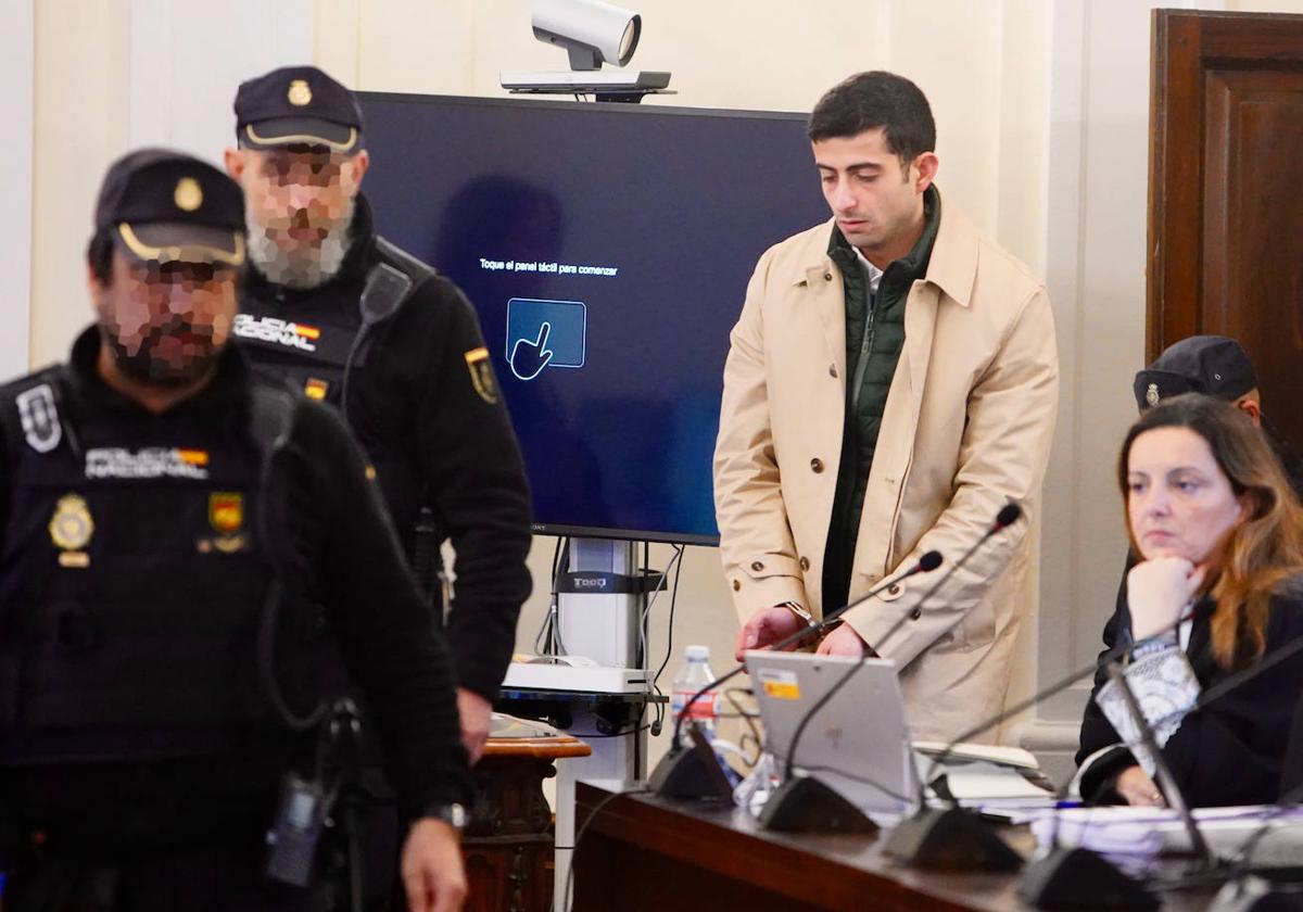 Jorge Cervantes en su llegada a la Audiencia Provincial de León.