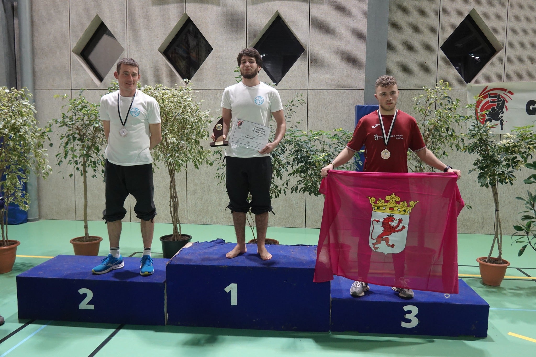 Todas las imágenes del éxito de la lucha leonesa en el Campeonato Internacional &#039;Back-hold&#039;