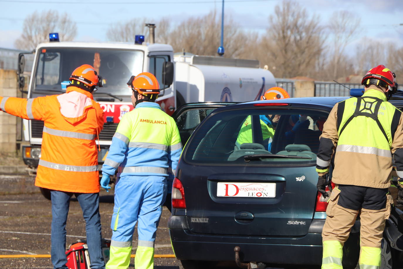 Simulacro efectuado por el cuerpo de Bomberos de León.