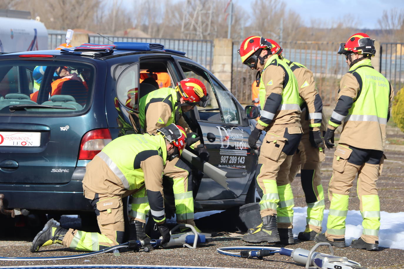 Simulacro efectuado por el cuerpo de Bomberos de León.