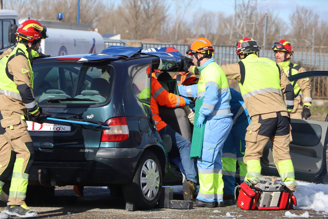 Simulacro efectuado por el cuerpo de Bomberos de León.