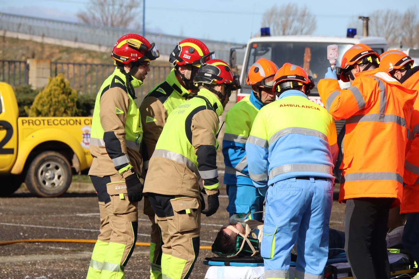 Simulacro efectuado por el cuerpo de Bomberos de León.