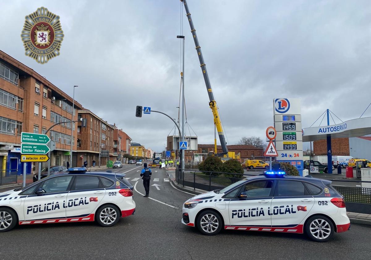 La Policía Local supervisa los trabajos.