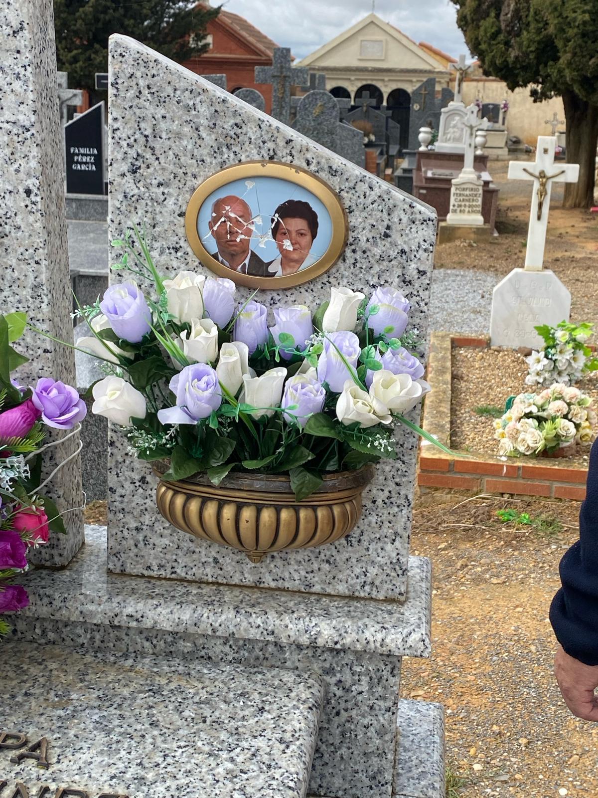 Vandalizan las tumbas del cementerio de Valderas