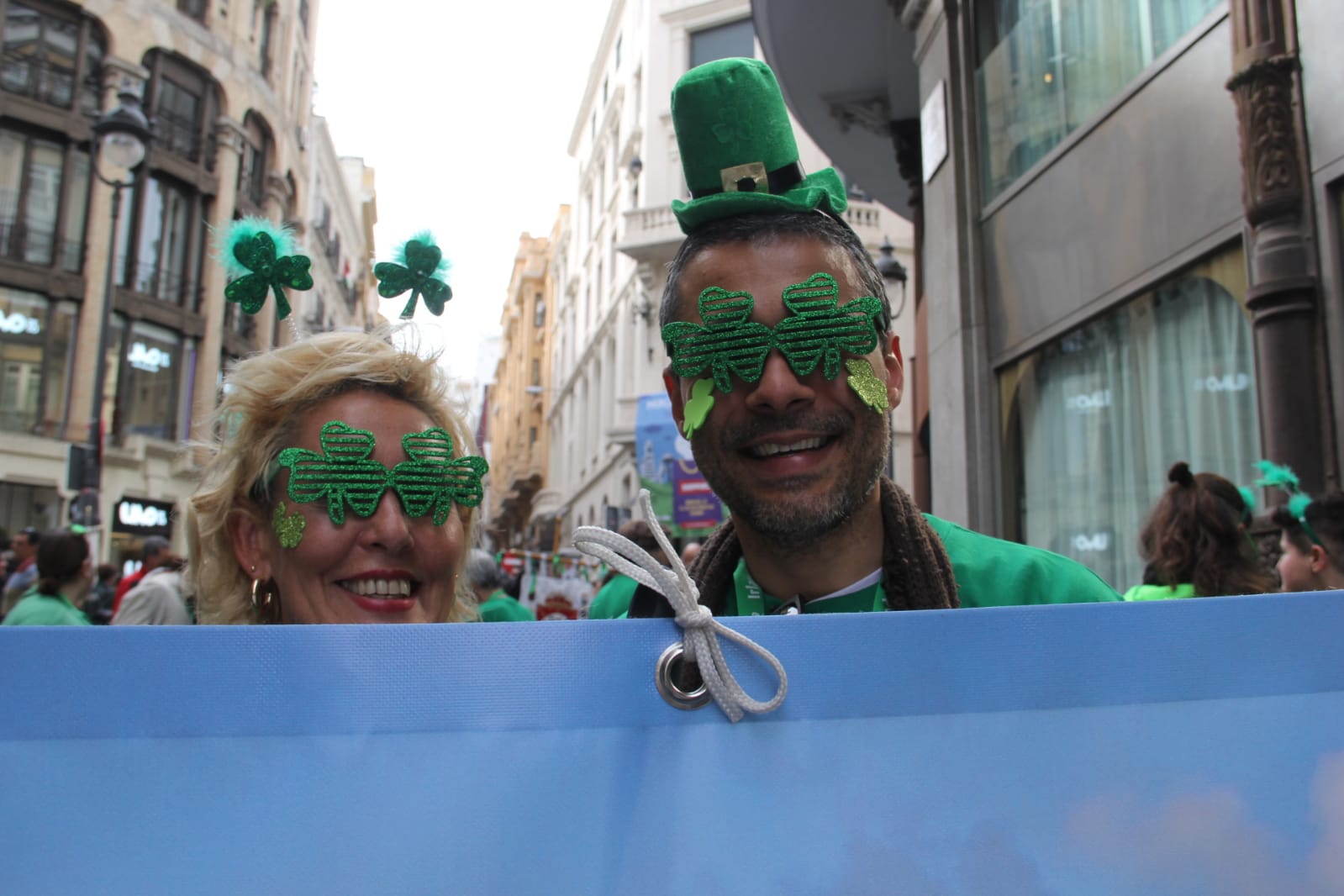 La Gran Vía madrileña disfruta de San Patricio con gaiteros bercianos