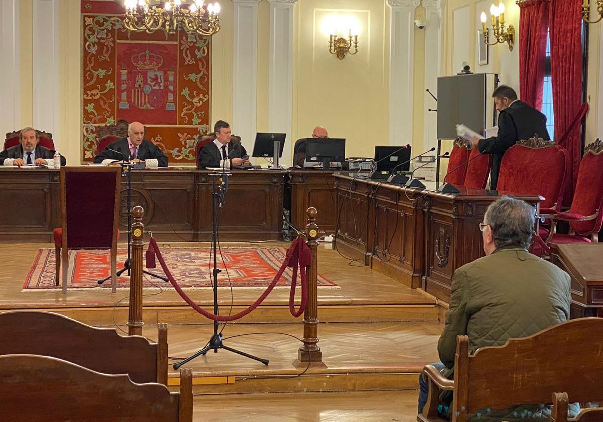 El acusado en la sala de vistas de la Audiencia Provincial de León.