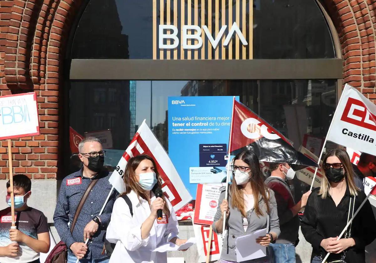 Imagen de archivo de una protesta de la banca frente al BBVA en León