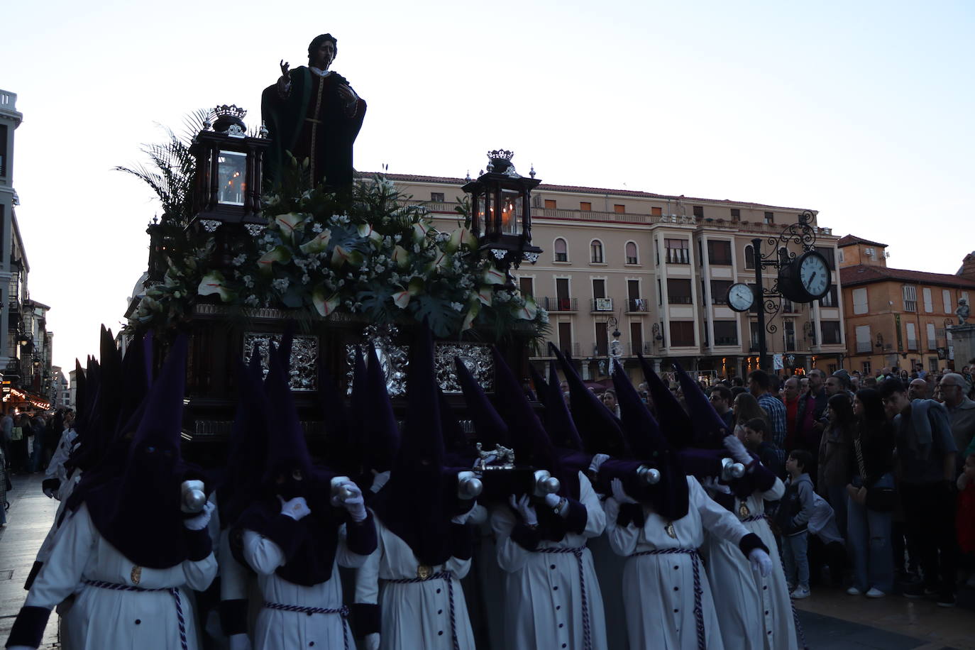 Procesión de Hermandad en León