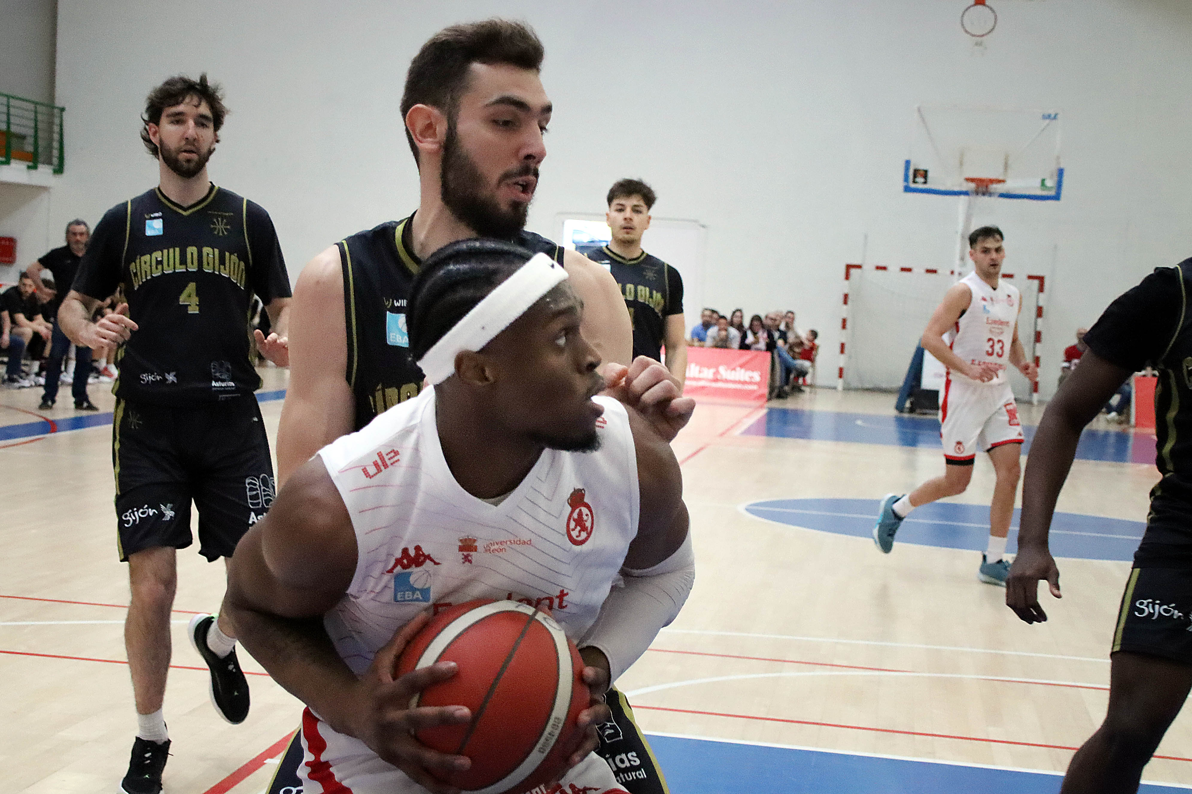 Imágenes del Cultural de Baloncesto 87- 65 Círculo Gijón