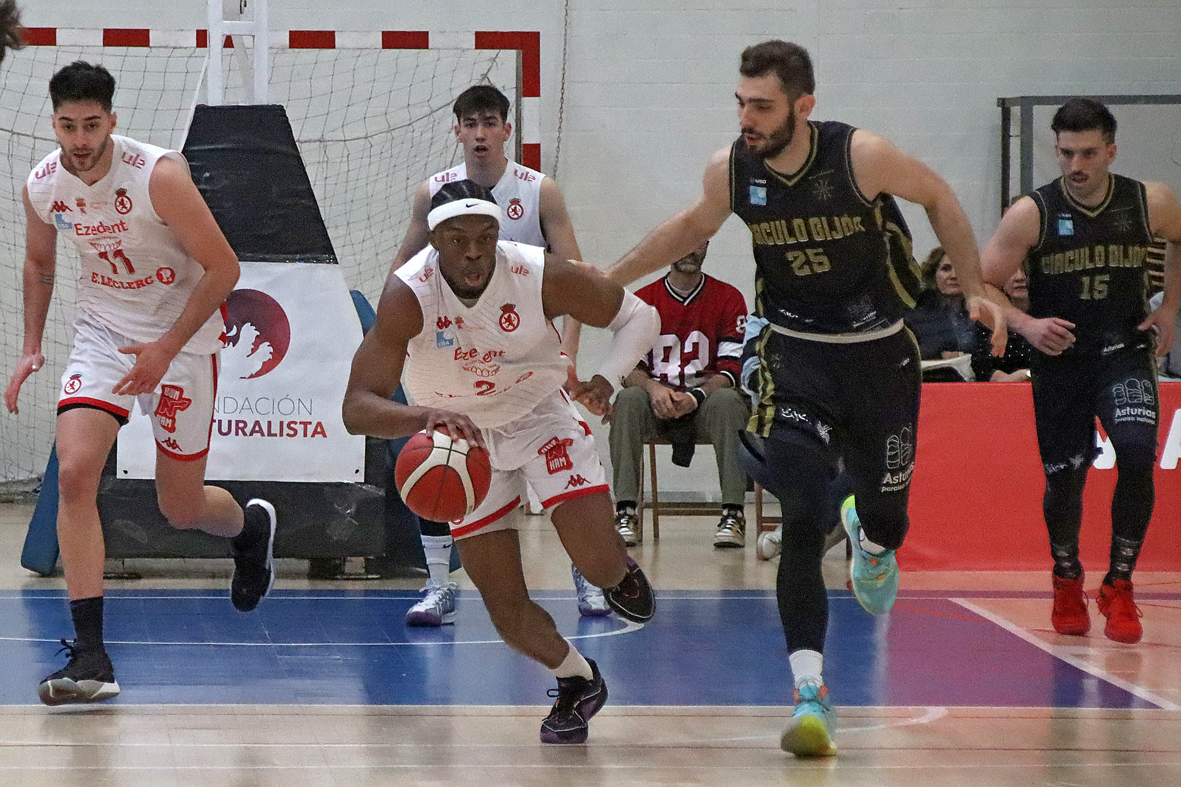 Imágenes del Cultural de Baloncesto 87- 65 Círculo Gijón