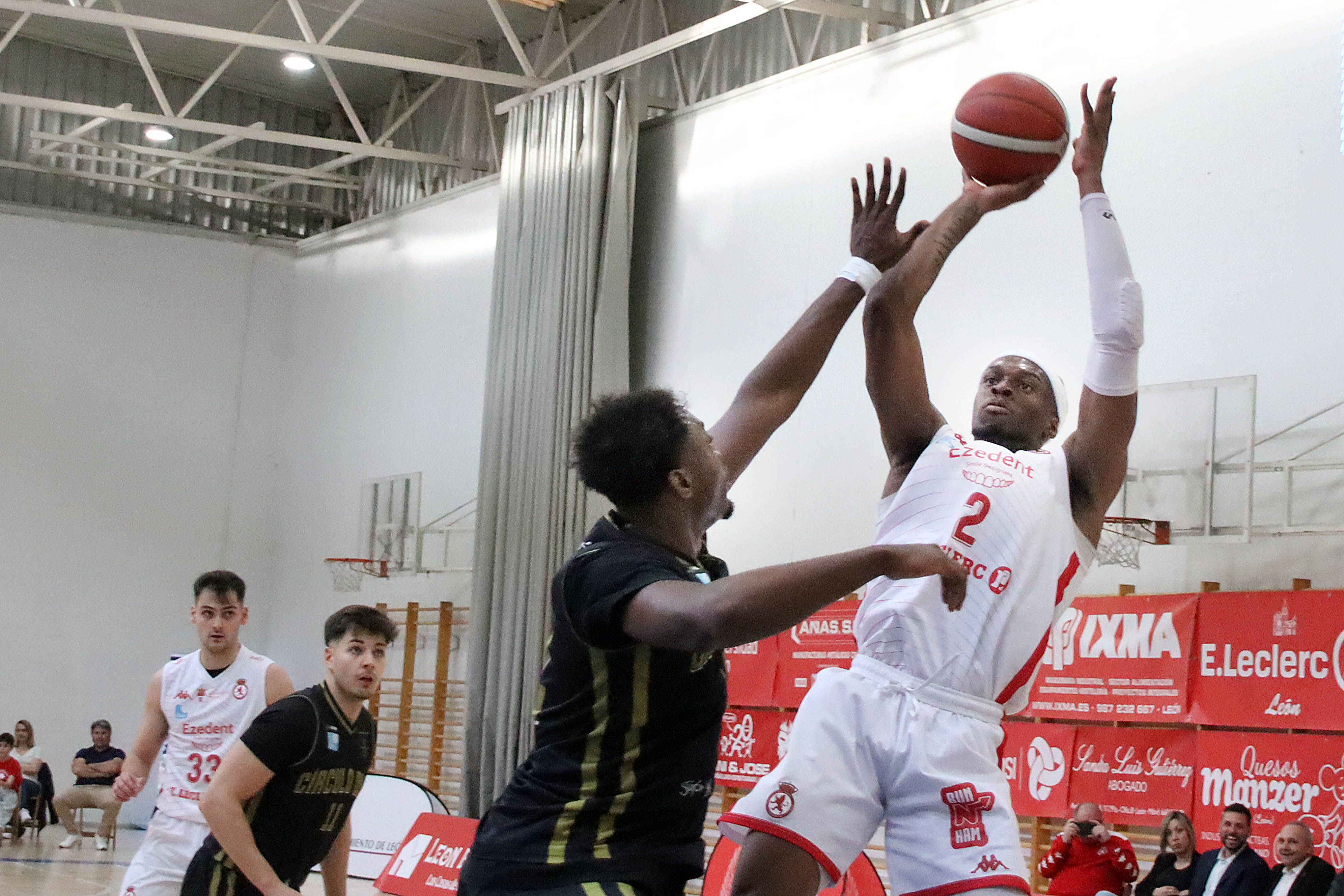 Imágenes del Cultural de Baloncesto 87- 65 Círculo Gijón